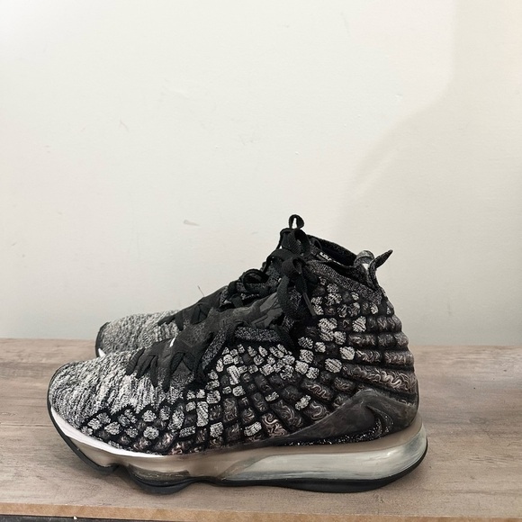 Nike Lebron 17 XVII In The Arena Black White Sneakers BQ3177-002 Men's Size 10.5 - Picture 1 of 8
